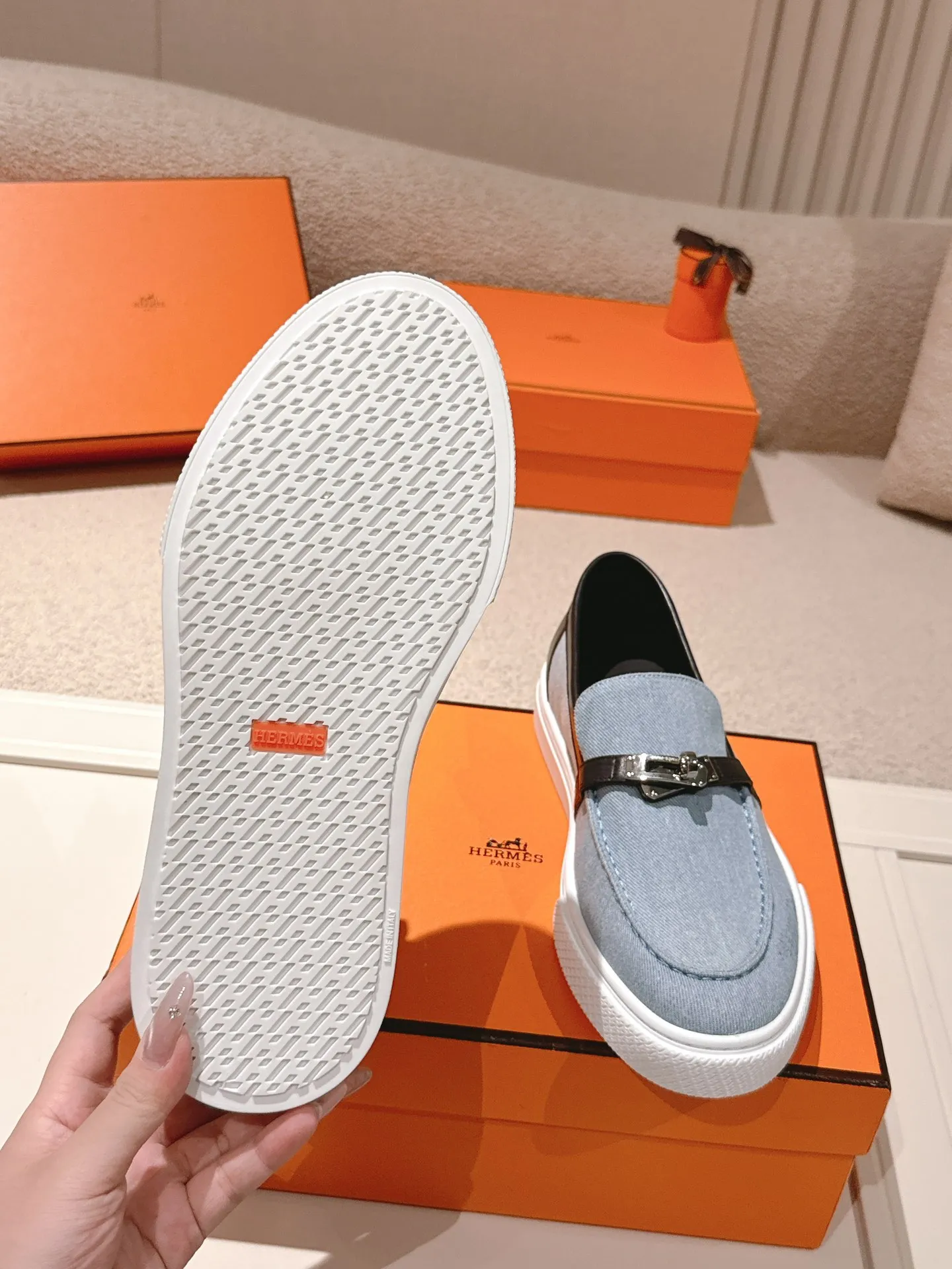 Men's shoes 💰640💰 Hermes# New Kelly buckle thick-soled loafers. Upper: cowhide/suede material. Lining: sheepskin lining. Outsole: exclusive molded outsole. Size: women's size 35-40, men's size 39-45 (female 41/male 46 customized, non-refundable)